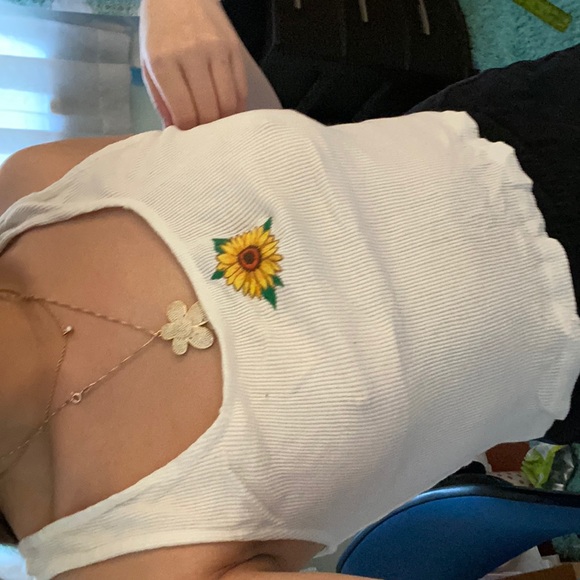 Forever21 sunflower embroidered top - Picture 1 of 3